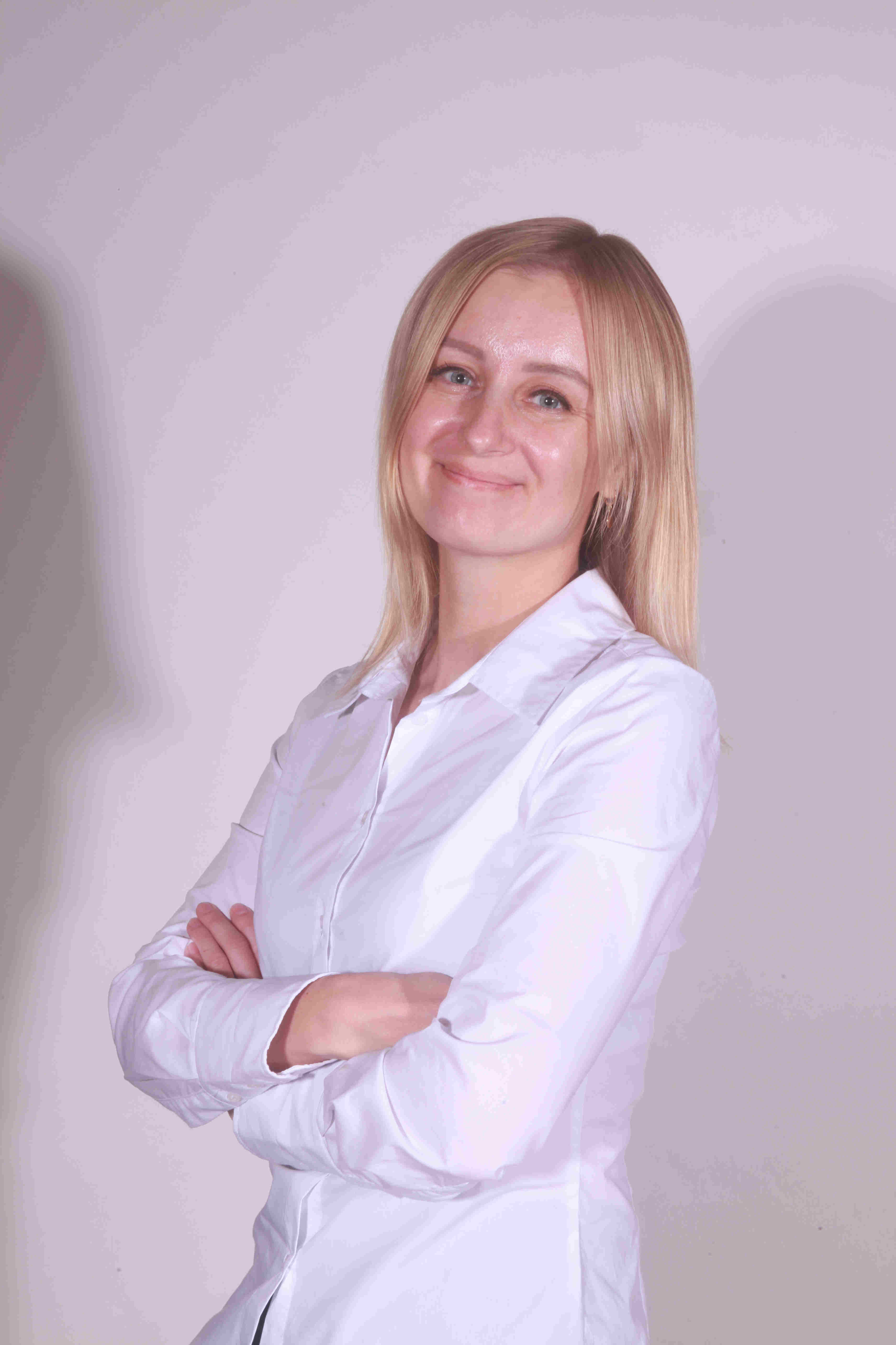 Olena_Headshot